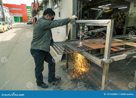 sheet-metal fabricator plasma machine operator salery|Salary: Plasma Operator in United States 2024 .